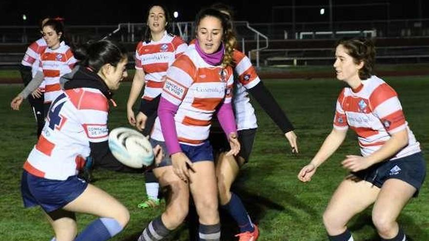 Un entrenamiento del equipo femenino en el CUVI. // Eugenio Álvarez