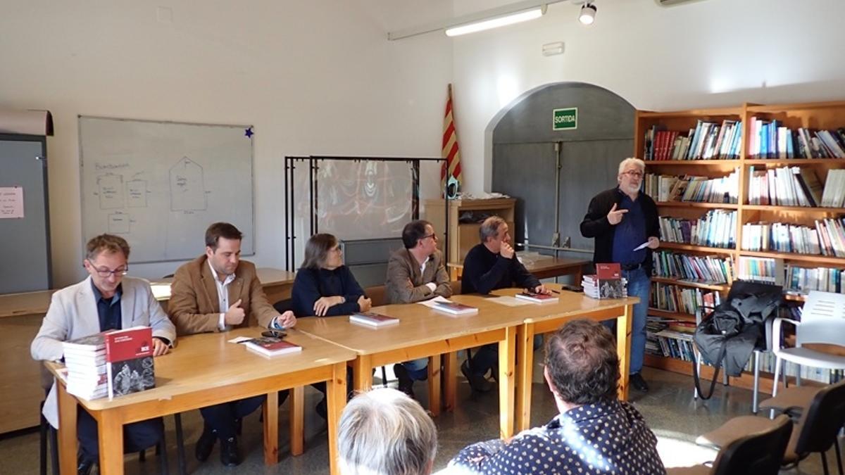 Un dels moments de la presentació del nou volum dels Estudis del Baix Empordà.