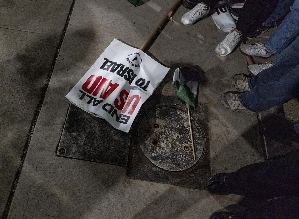 Momentos del desalojo del edificio ocupado en la Universidad de Columbia, en el que la Policía ha detenido a más de cien manifestantes propalestinos.