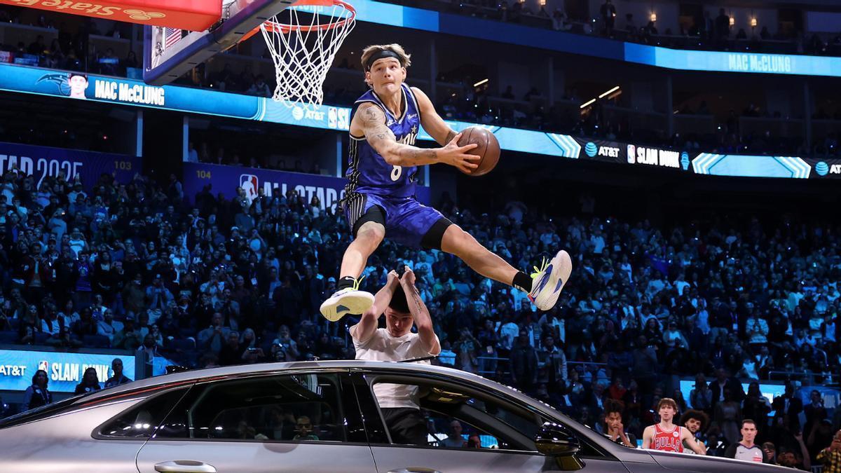 McClung haciendo un mate en el concurso de la NBA