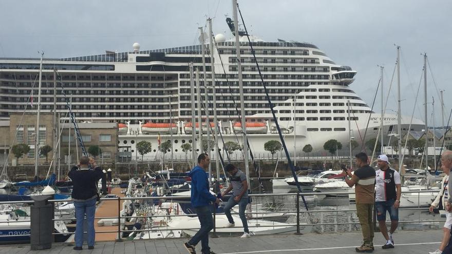 El &#039;MSC Virtuosa&#039;, atracado esta mañana en Vigo