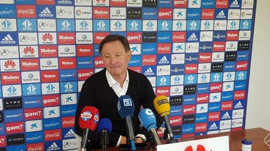 Juan Antonio Anquela durante la rueda de prensa previa al partido ante la Cultural