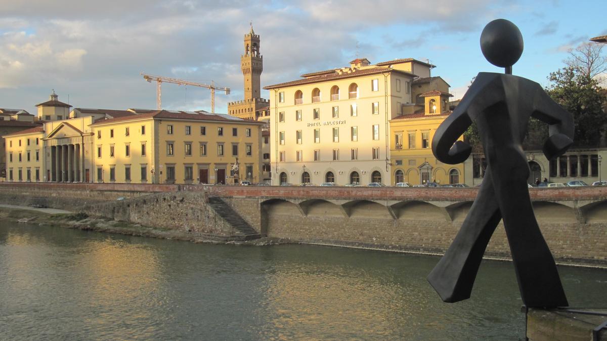 'El Hombre Común' en el Puente de Gracia, en Florencia. 