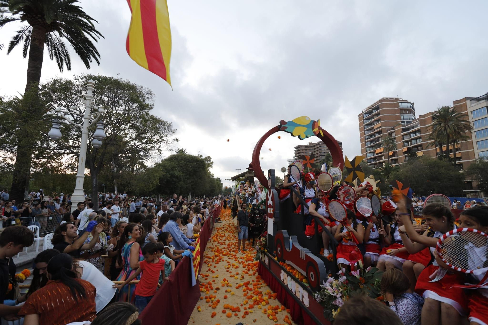 Así ha sido la Batalla de Flores en València 2024