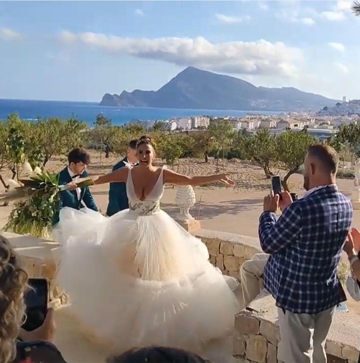 Cristina Rodríguez llegando al altar el día de su boda