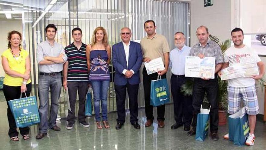 Los ganadores con el alcalde y la edil de Turismo.