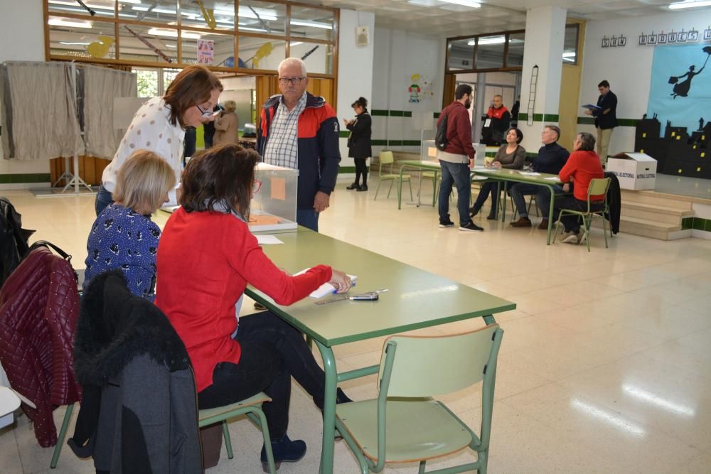 Los murcianos acuden a las urnas para votar en las