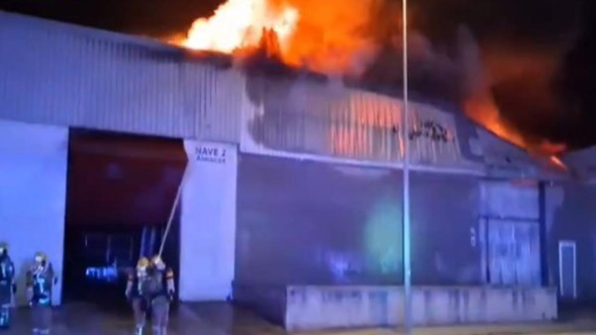 Incendio declarado en un polígono de Malgrat de Mar (Barcelona)