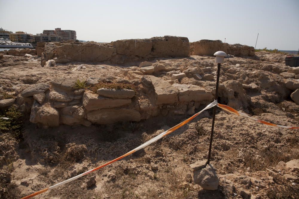 Eine Gruppe von Archäologen hat auf dem Inselchen Na Galera vor Palmas Viertel Can Pastilla wieder Ausgrabungen in Angriff genommen.