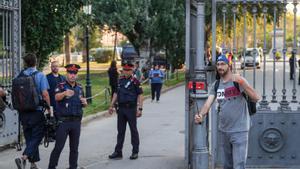 Los Mossos blindan el Parlament a la espera de Puigdemont