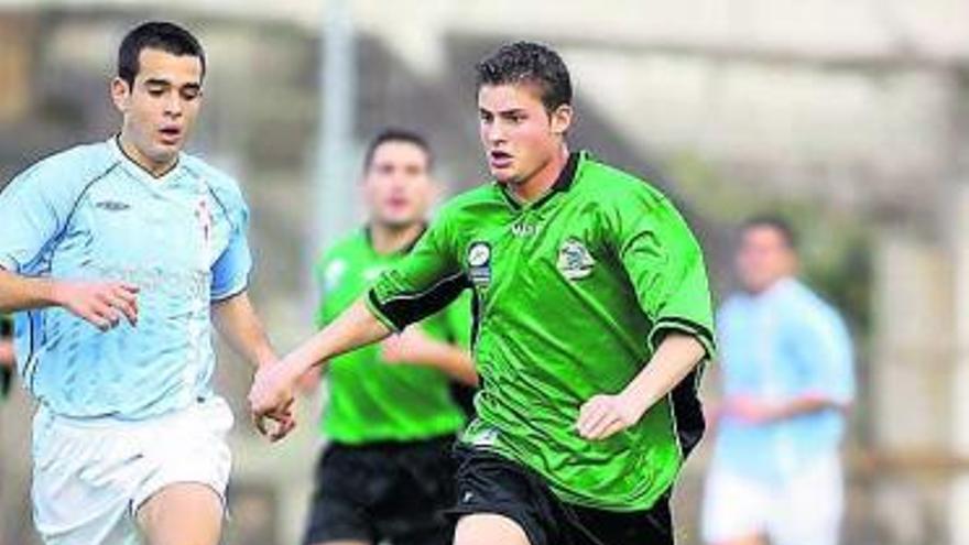 Dudi, durante un partido con el Universidad ante el Celta B.