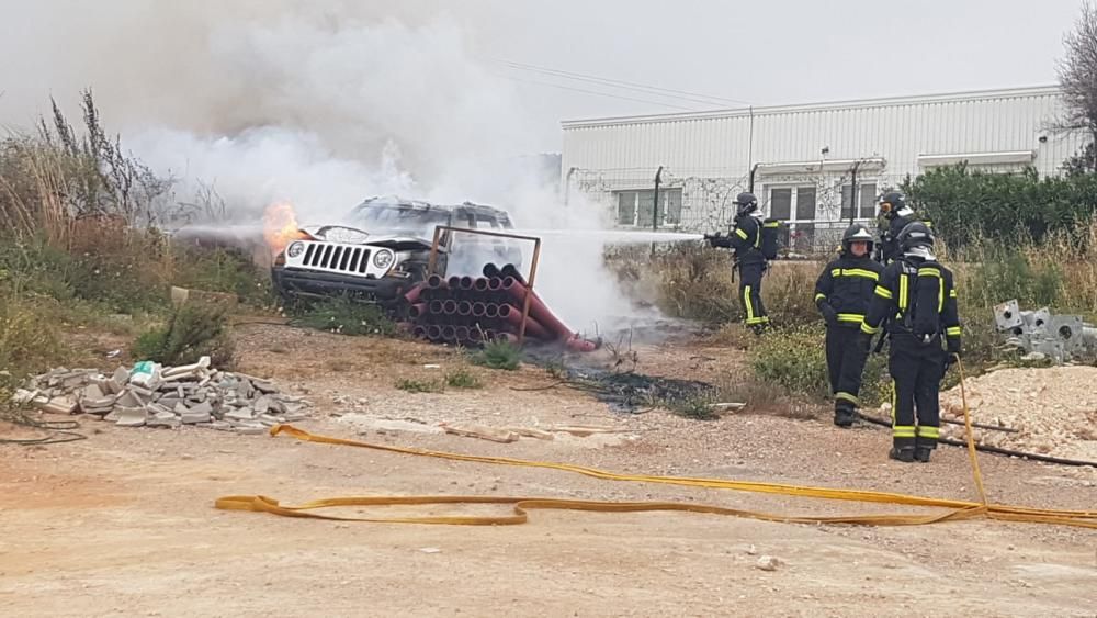 Arde un vehículo en Ibiza