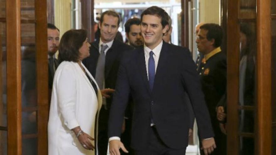 Rivera: &quot;Descarto apoyar al señor Rajoy o al señor Sánchez&quot;