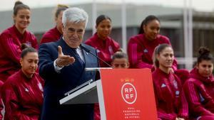 Pedro Rocha da un discurso en la REFF tras la victoria de la selección española femenina de fútbol en el Mundial 2023