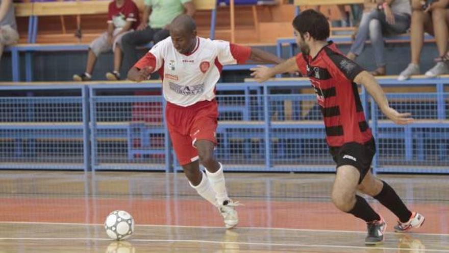 Rezende, del Arcebansa, logró ayer el empate a dos cuando restaban tres minutos, pero no fue suficiente para ganar.