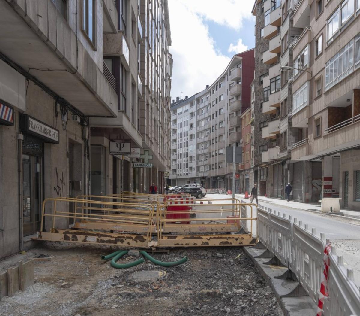 Siguen los carteles de calle cortada por obras.  | ROI CRUZ
