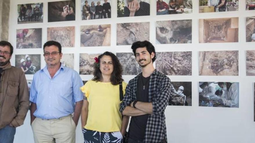 Algunos de los participantes en la exposición colectiva &#039;Memoria desentarrada&#039;.