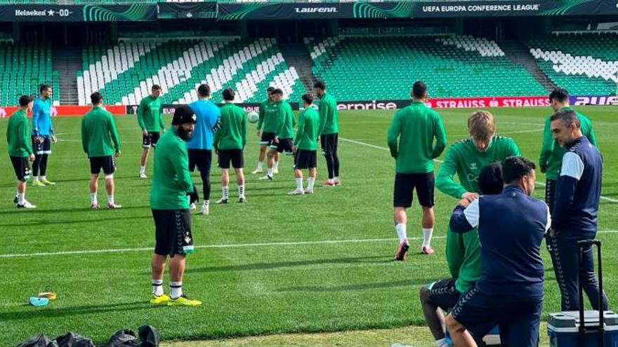 El Betis entrena en el Benito Villamarín antes de medirse al Dinamo Zagreb