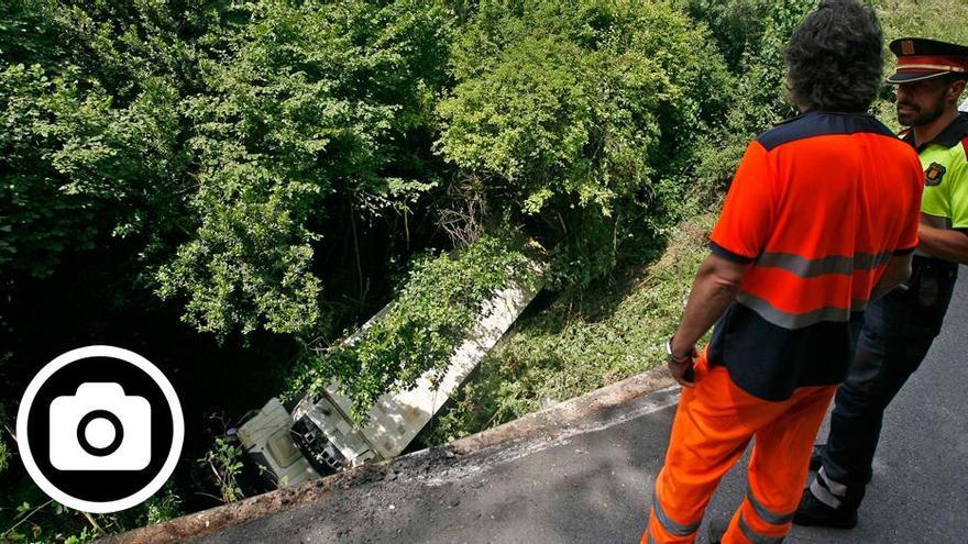 Ferit greu el conductor d&#039;un camió que ha bolcat a Sant Gregori