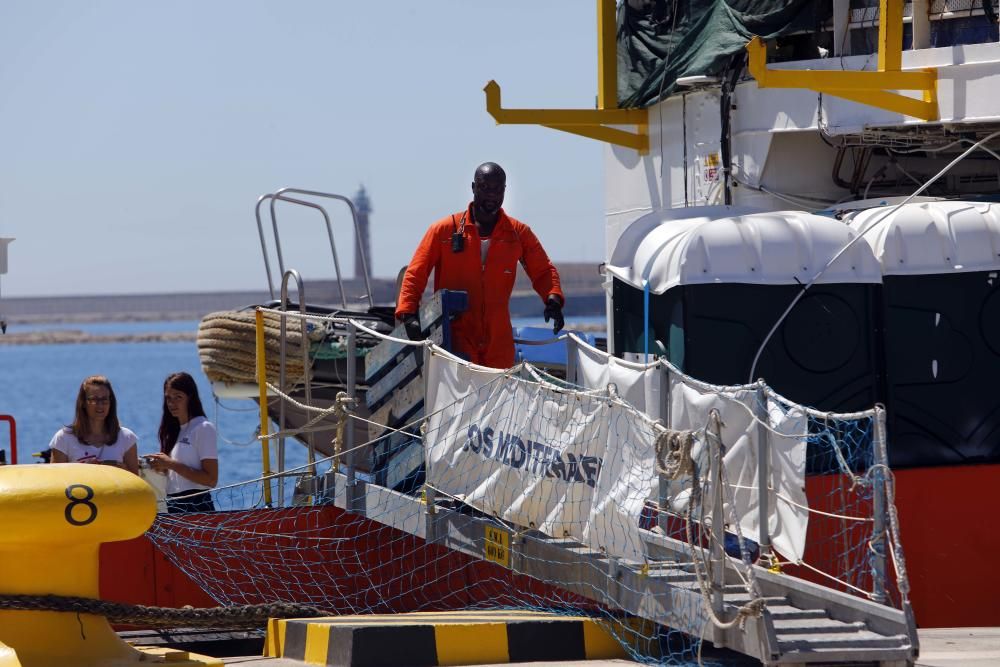 El 'Aquarius' abandona València para seguir con su labor humanitaria