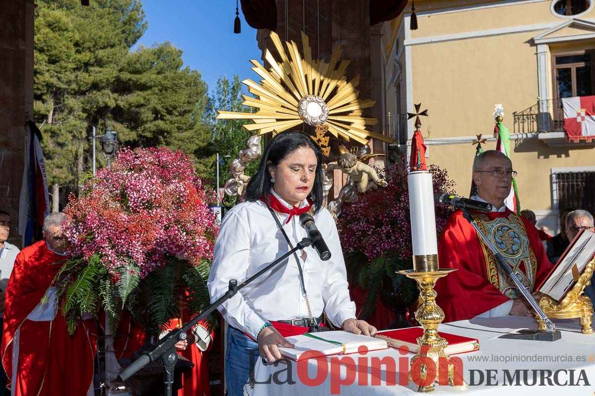 Bandeja de flores y ritual de la bendición del vino en las Fiestas de Caravaca