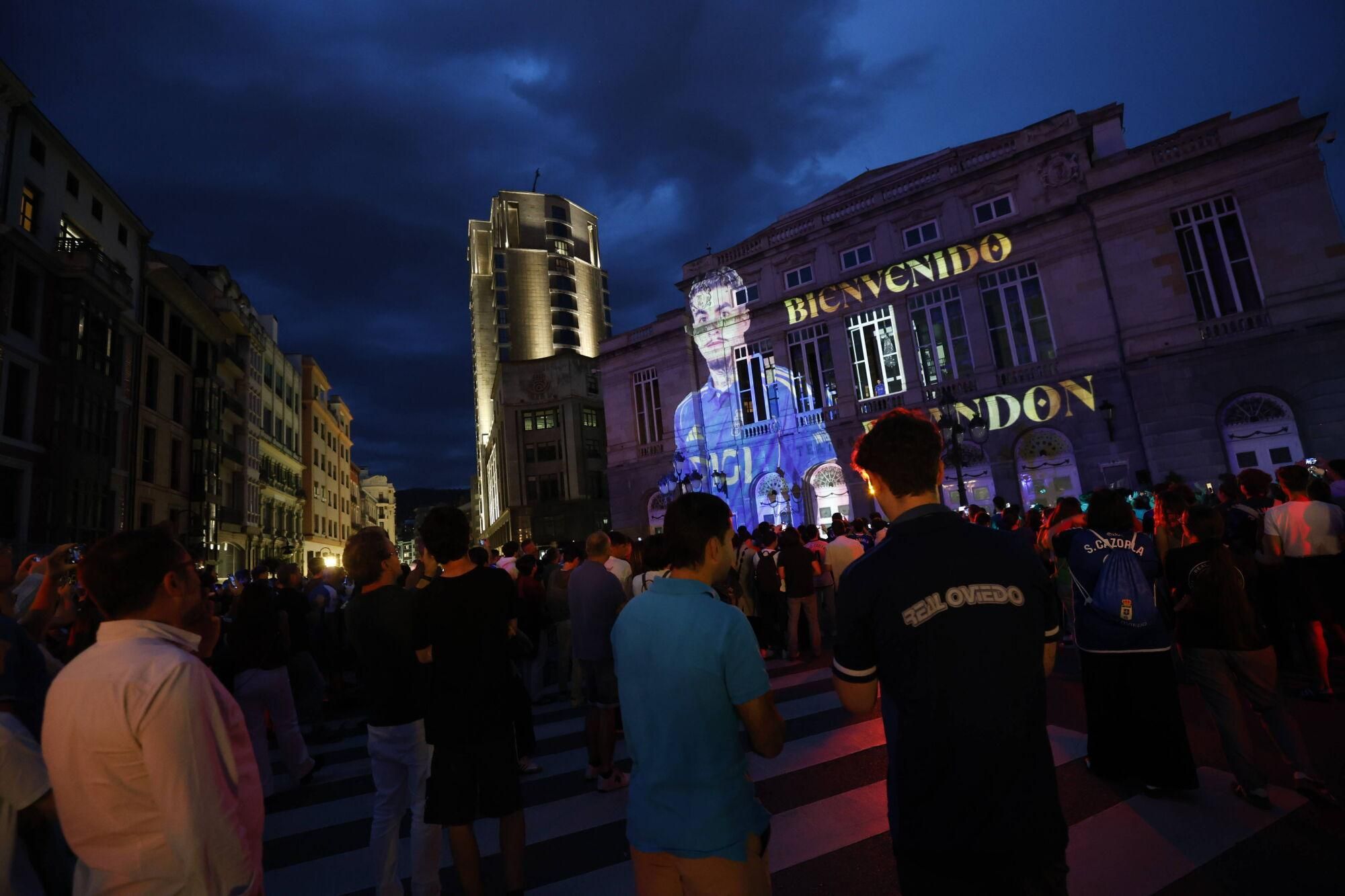 Así fue la presentación de la nueva camisera del Real Oviedo para jugar en Primera