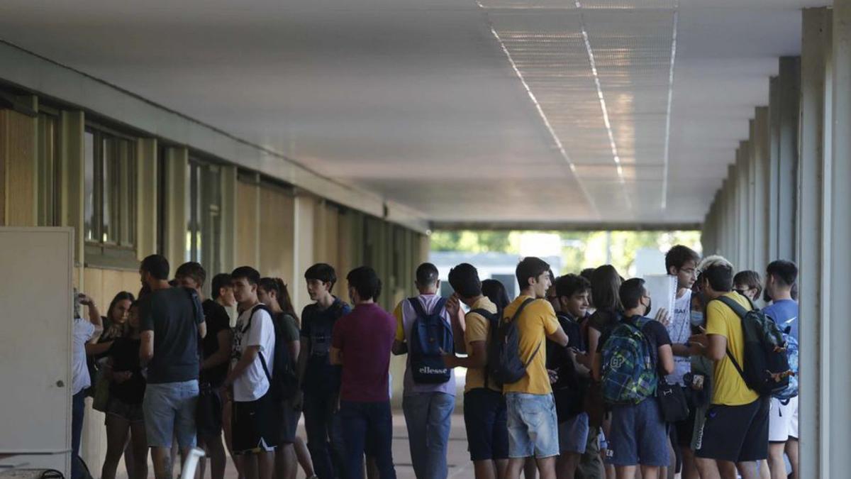 Estudiantes acceden al selectivo, la semana pasada.