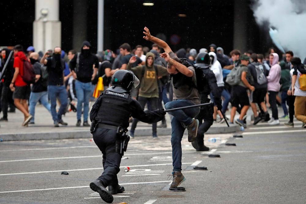 Tensión en El Prat tras la sentencia del ''procés''