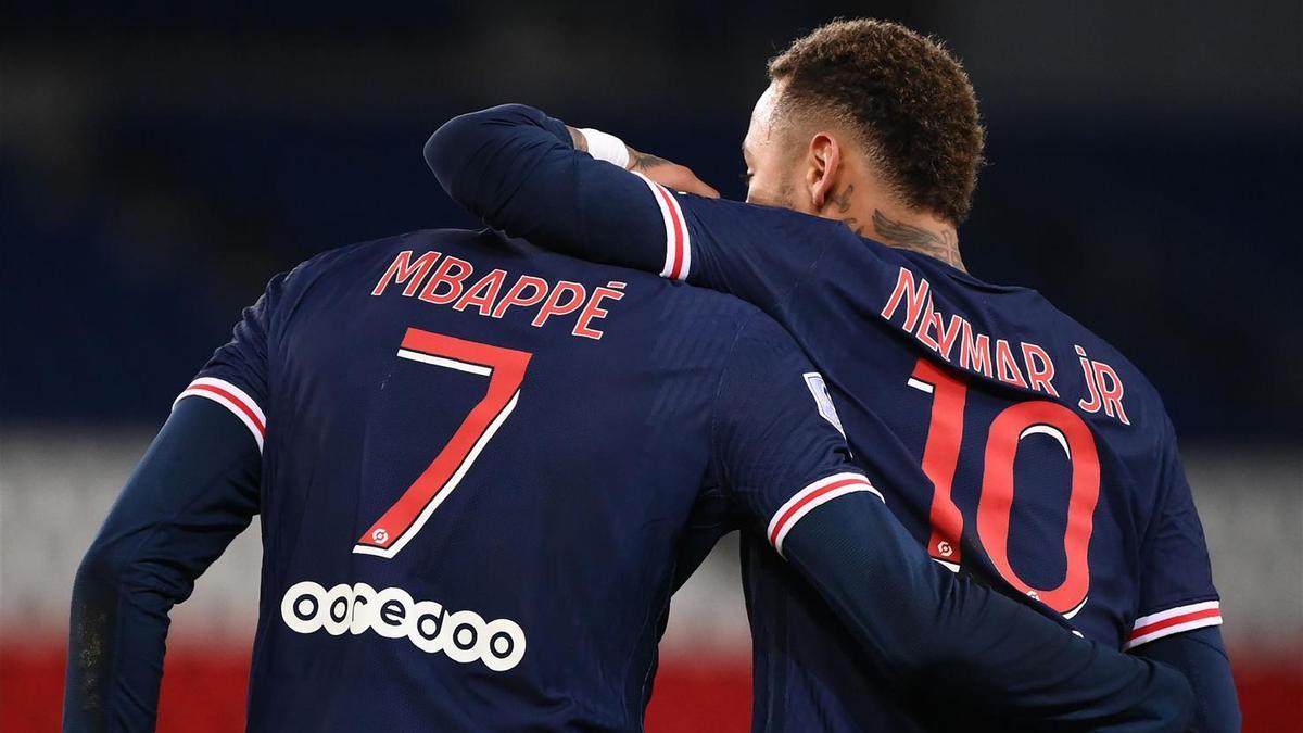 Neymar y Mbappé celebran un gol en la Ligue 1