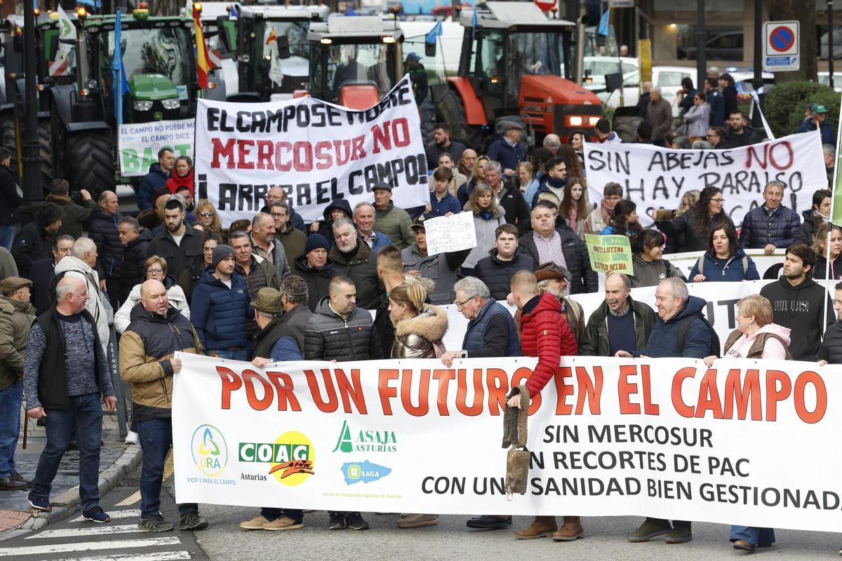 Protesta, a mediados del pasado enero, por el centro de Oviedo, contra el acuerdo con Mercosur.