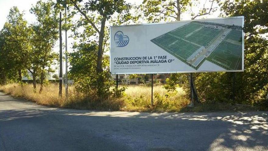 Cartel que anuncia el próximo inicio de las obras de lL Academia en los terrenos de Arraijanal.