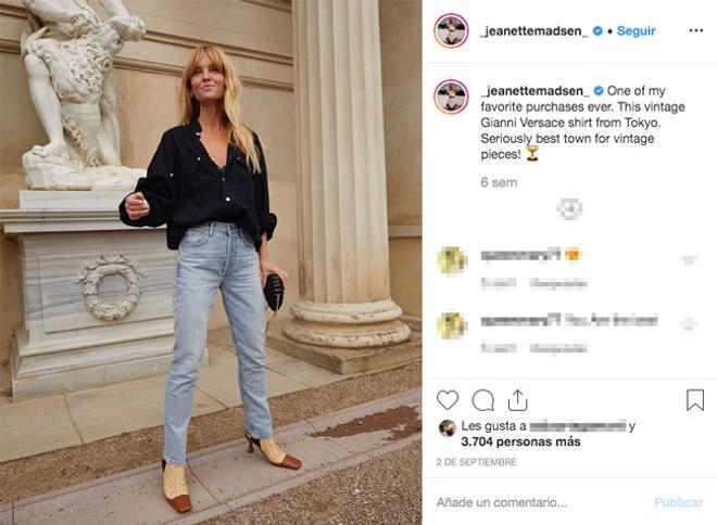 La estilista danesa Jeanette Friis Madsen con botines de punta cuadrada