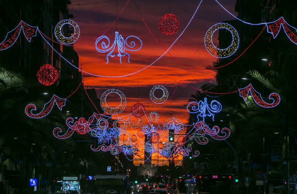 Las luces de Navidad se encienden en Alfonso El Sabio