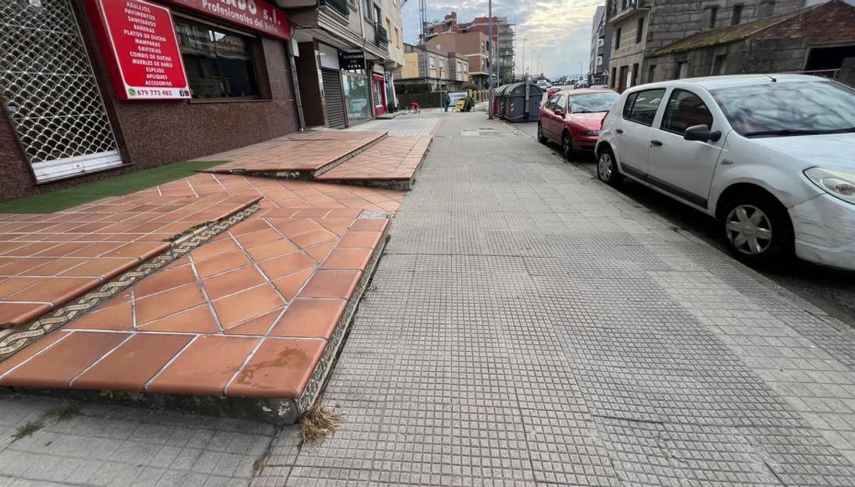 Aceras a distinto nivel y con pavimentos diferentes. |  G.Núñez