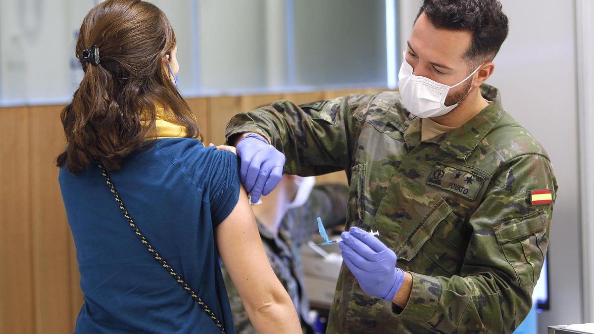 Los militares refuerzan la vacunación contra la covid en Baleares