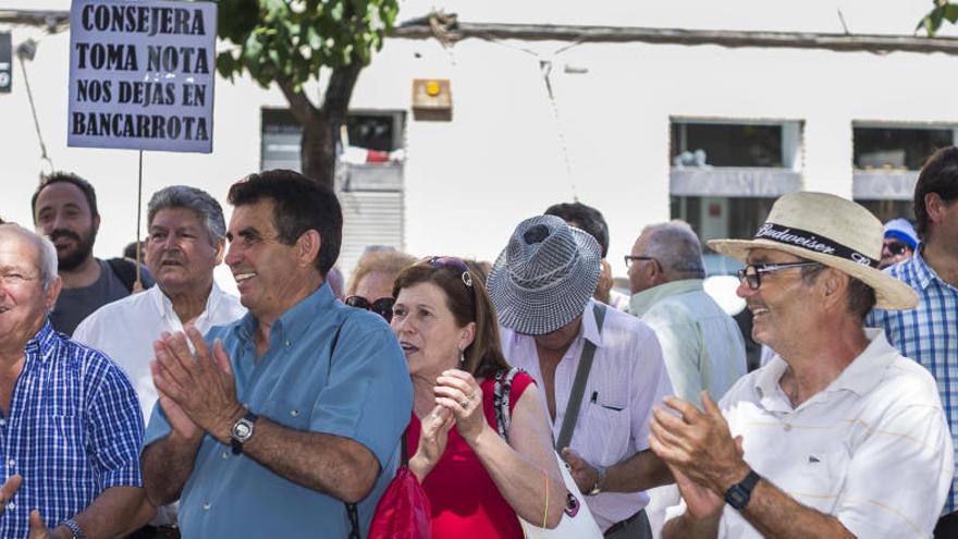 Un momento de la protesta de los regantes.