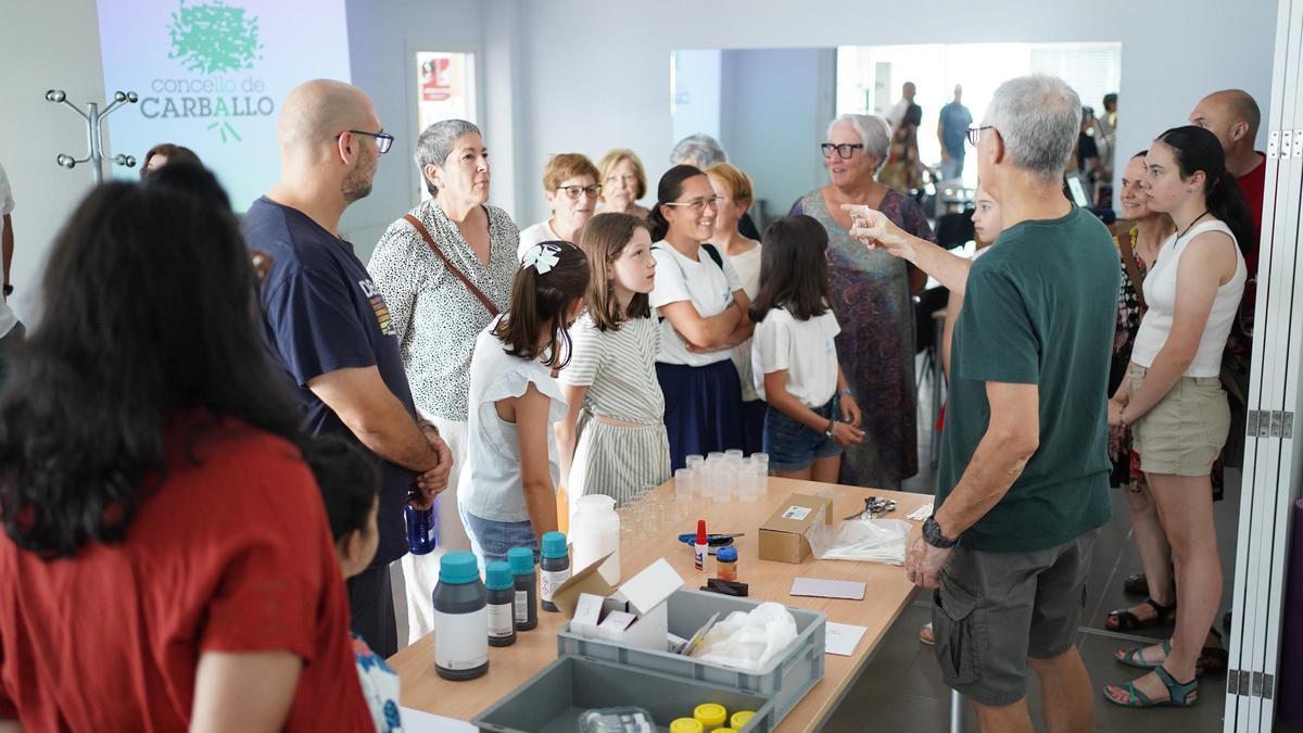 Un momento do obradoiro impartido no centro social de Imende.