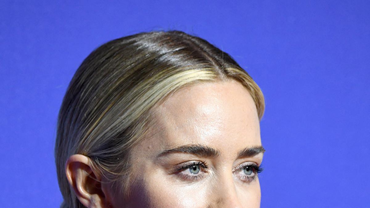 Detalle del peinado y el maquillaje de Emily Blunt en el Festival de Cine de Palm Springs