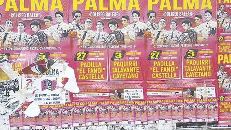 Los pegadores de carteles de Palma no respetaron los eventos locales.