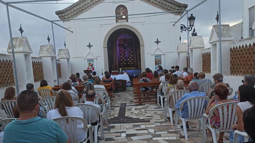 Misa en honor al Cristo de la Misericordia en la ermita del Barri de les Sidres.