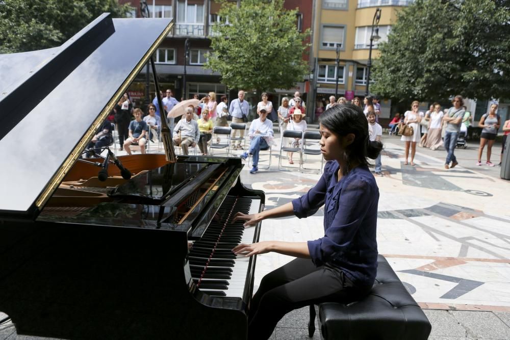 Maratón de piano en el Paseo de Begoña de Gijón