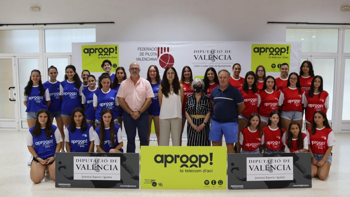Foto de família de totes les finalistes