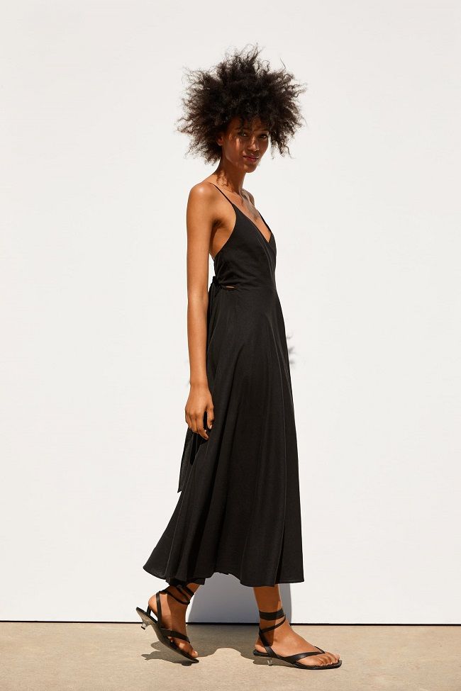 El vestido &#039;rústico&#039; con lazada trasera, combinado con sandalias anudadas de tacón &#039;easy&#039;