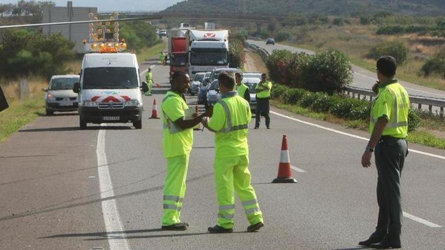 Un joven de 20 años resulta herido en un accidente de coche en la AP-7 a la altura de Castelló