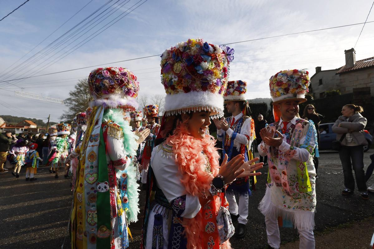 Madamas e Galáns salieron a la calle para promocionar el Entroido de Vilaboa