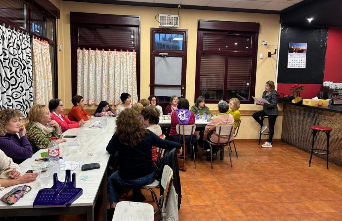 Las mujeres de Bárboles se reunieron para proceder a la lectura del manifiesto. | S.E.