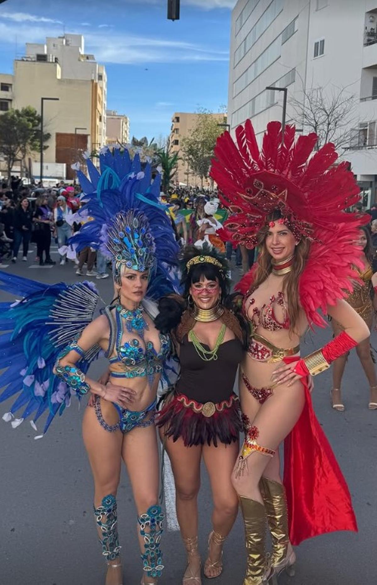 Fabi Cruz con parte del equipo.