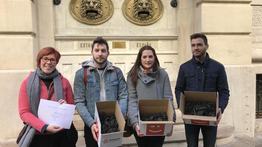 Micó, Ferri, Sorlí y Medina, hoy, frente a Correos.