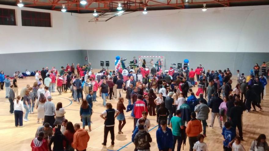 Los participantes en las competiciones en O Carballiño. | |