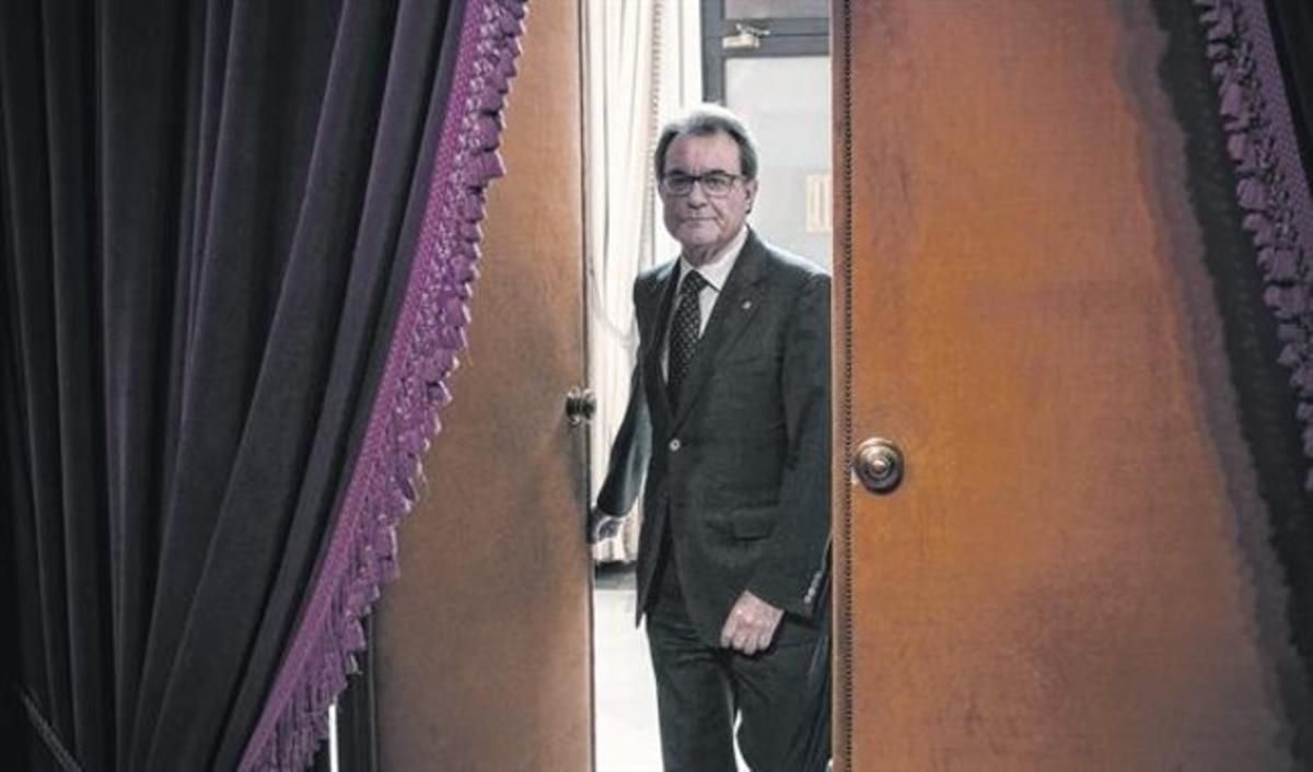 El president de la Generalitat, Artur Mas, durant una sessió de control al Govern al Parlament de Catalunya. El president de la Generalitat, Artur Mas, durant una sessió de control al Govern al Parlament de Catalunya.